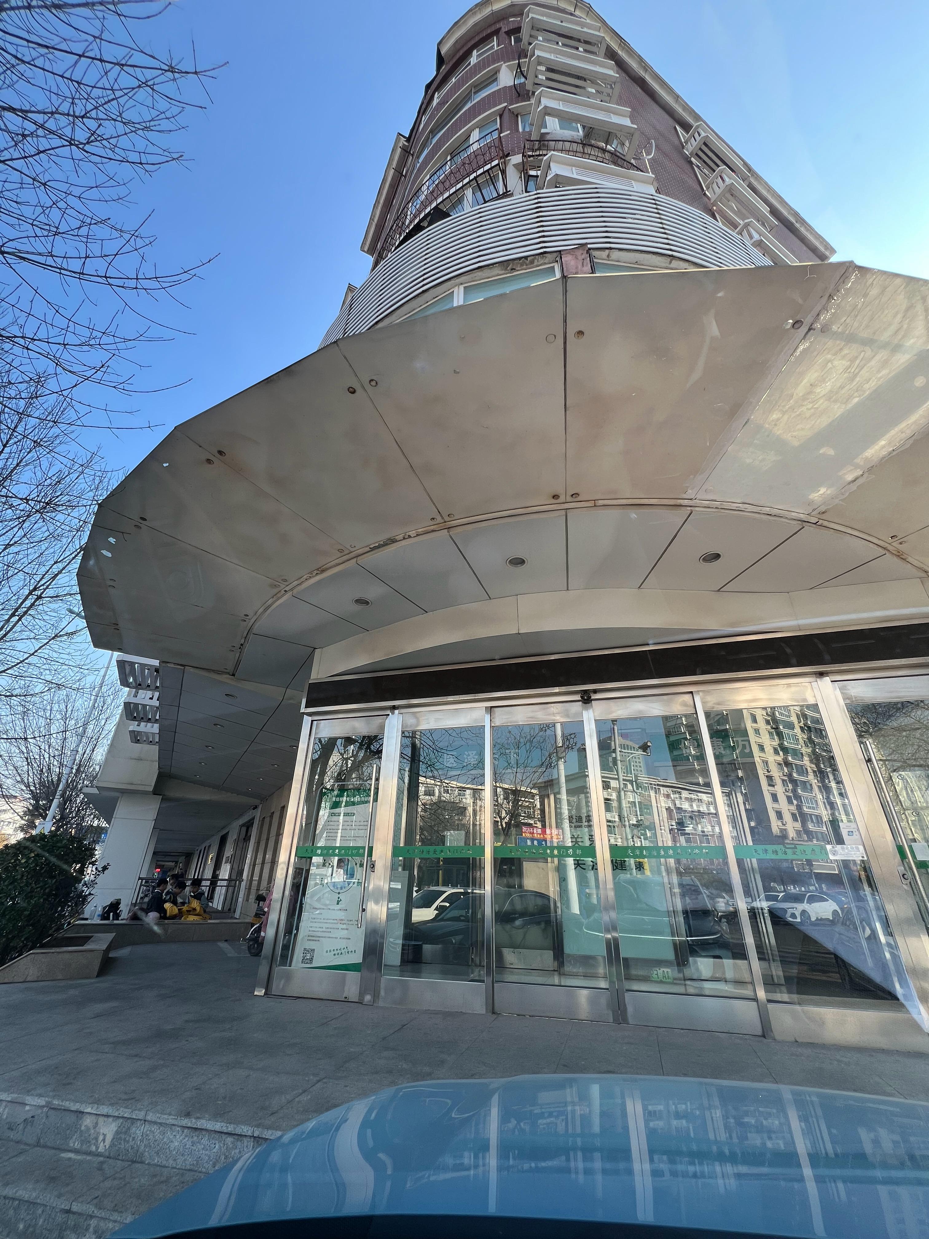 儿子学校那验光设备不老靠谱的前两天检查，说屈光不正常，近视今天来看看，没事不过也