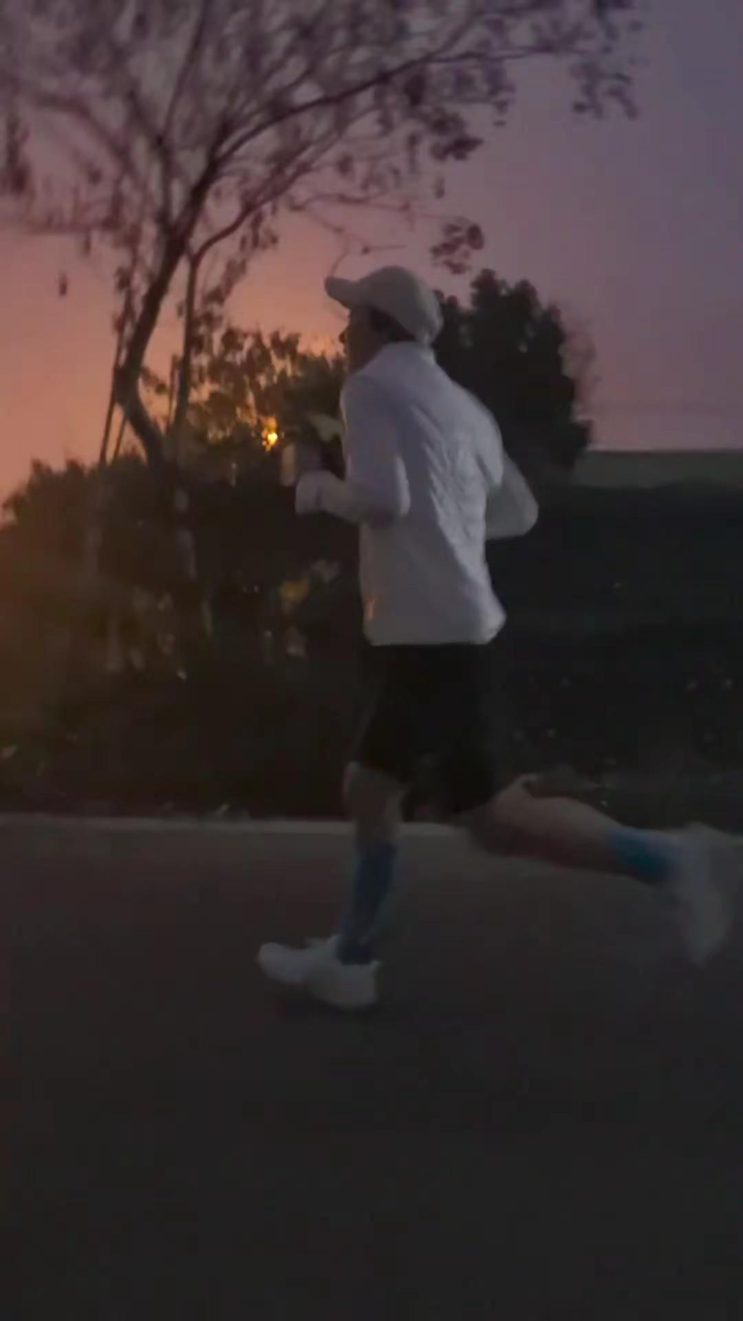 2026年的第一场半马强度跑步开启我的2026，距离21.27公里，配速432