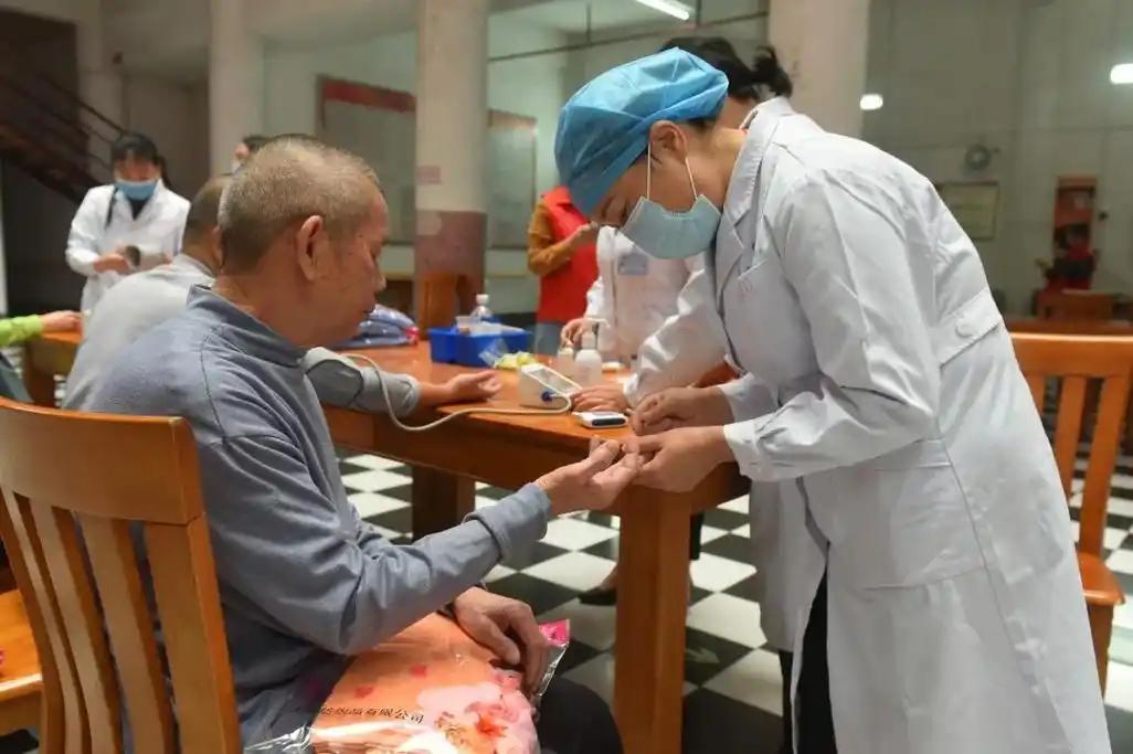 糖尿病不能吃馒头？医生反复提醒：想血糖稳定，这5物千万别碰王阿姨最近感到越来