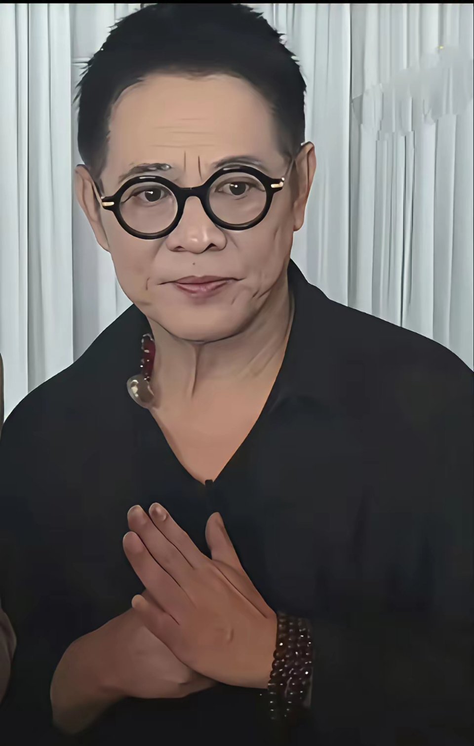 估计现在全网最懵圈的人，就是赵文卓了，他怎么也想不到，曾经合作过的前辈、62岁的