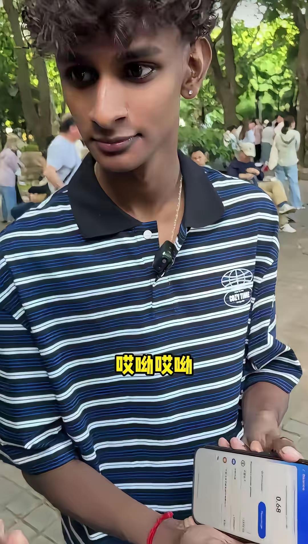上海大妈在相亲角，碰上个印度小伙。小伙说要当她女婿。结果你猜怎么着？​大妈