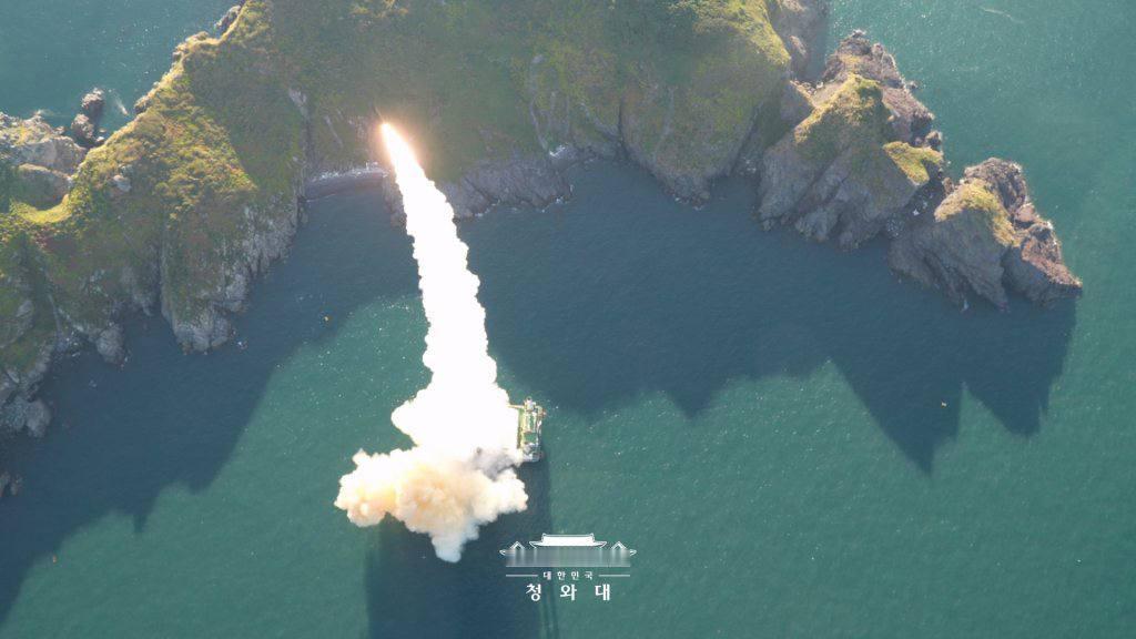 10月10日，韩国国防技术院测试了一种高超音速滑翔导弹。韩国方面报告称，该滑翔飞行器准确地保持了飞行