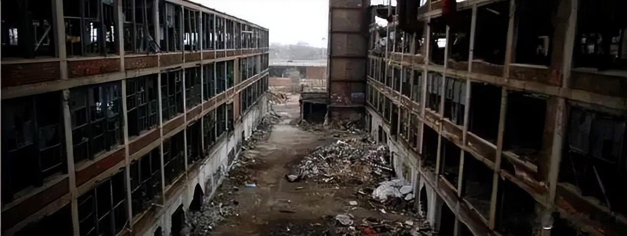 苏联解体30年后，美国工人为何越来越活不起？现在美国普通人过个日子，跟走钢丝