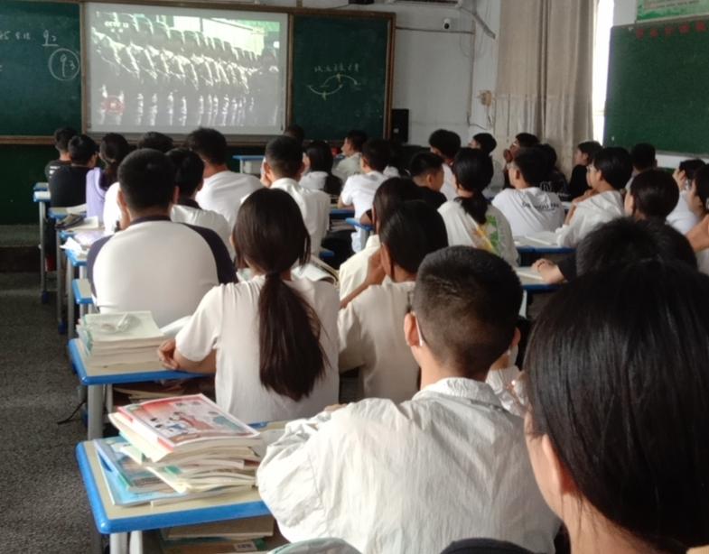 53岁的老教师，你还能坚持住吗？学校有一位53岁的老教师临近退休，一心想要评