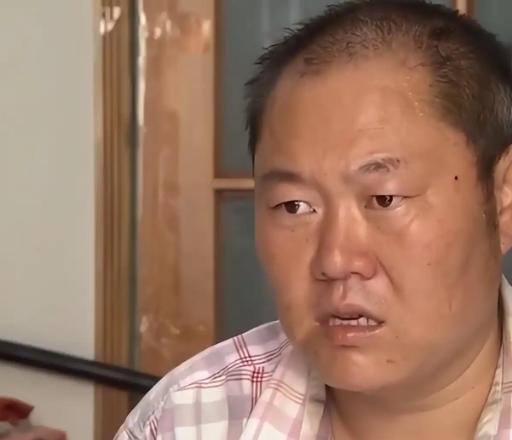 2016年，一名保姆将智力有障碍的雇主赶出家门，带着自己的丈夫和儿子强行占住房子