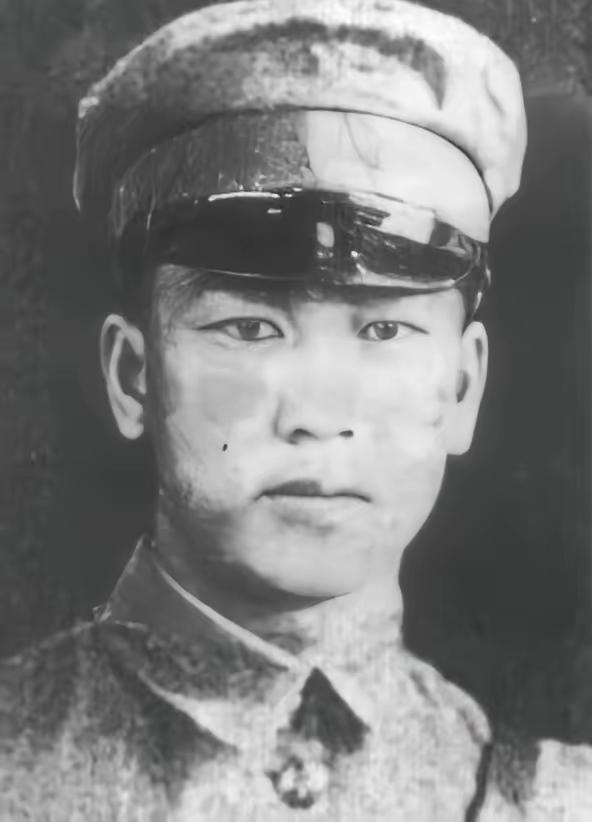 他是张治中的女婿、国军军长，49年不起义不对抗，而是远走香港。1949年，在国军