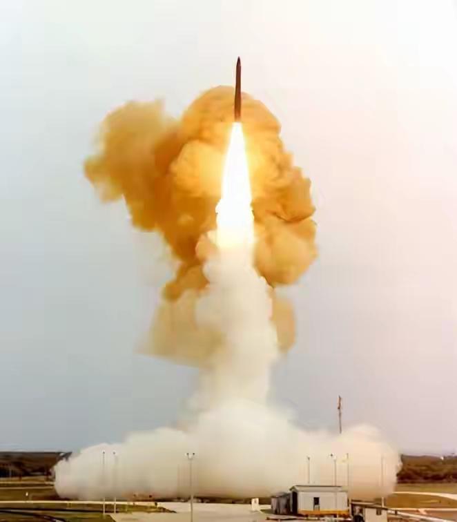 全球顶尖10枚导弹排行榜：中国3款上榜，榜首威力震撼世界世界上顶尖的10枚