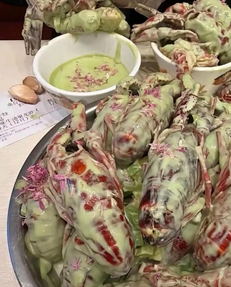 第一次看见这样做小龙虾的，看完倒胃口