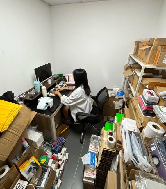 在深圳挣四五千不丢人，把朋友圈活成“月入五万”才累心。很多刚来深圳的年轻人，特别