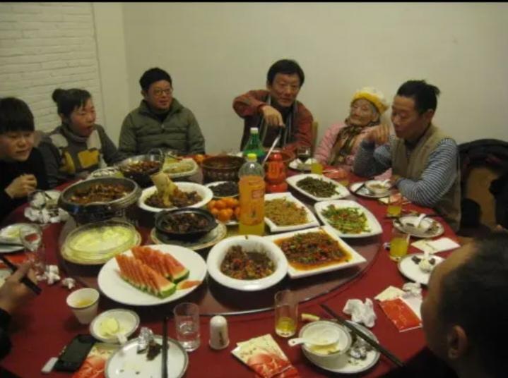 春节临近，你们像我这样的家庭情况都是怎么样互相走动的？我和老伴双双父母都不在人