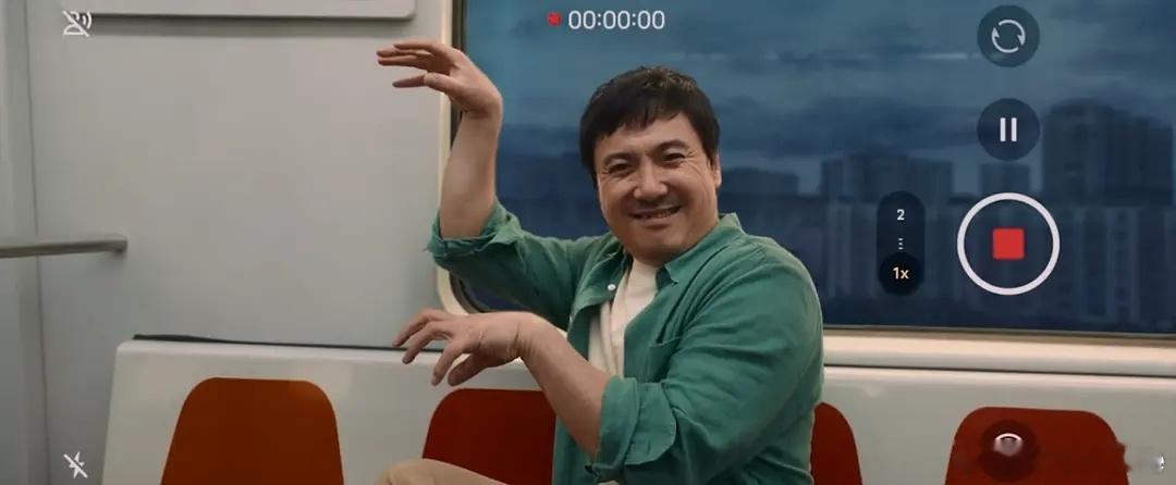 【中国影史第一人为什么是沈腾？】现在这个时代，只要能逗人笑就可以名利双收。沈腾无