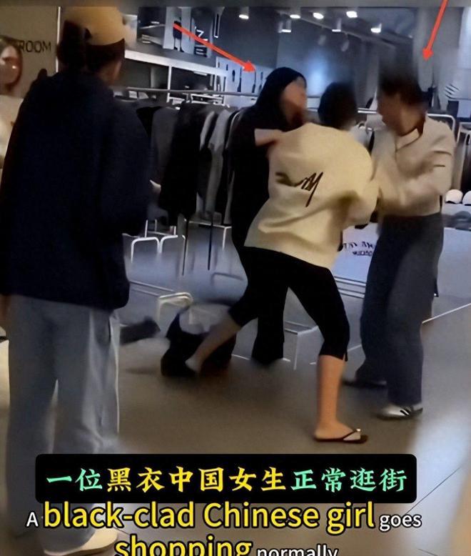 首尔弘大AK商场，一个法国女人推着婴儿车，嘴里蹦出一句“全世界都讨厌中国人”。旁