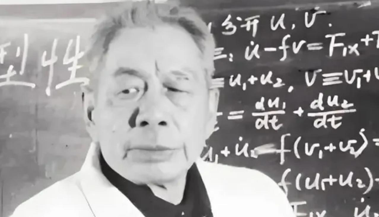 1980年，我国洲际导弹首次发射，但计算弹头的落脚点却难住了众多科学家，一位扫了