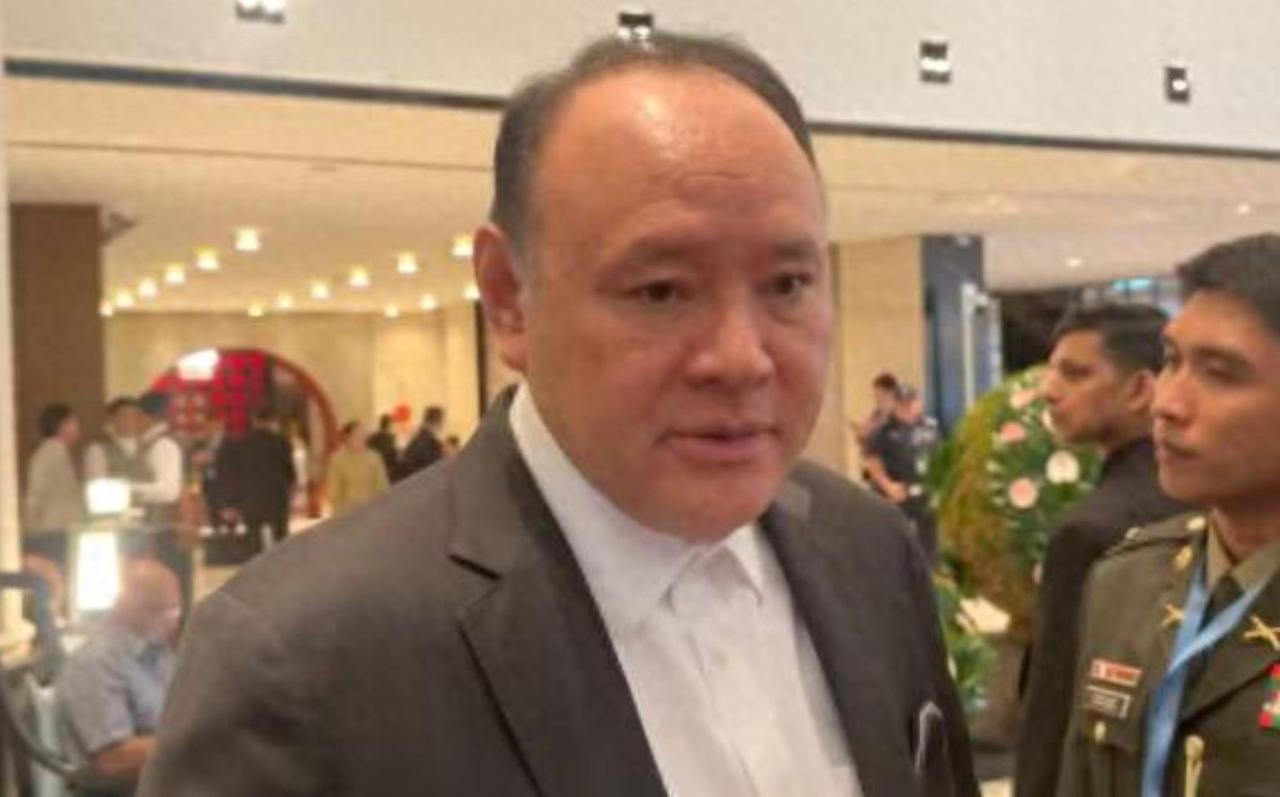 一个防长，被使馆发言人16问问到哑口无言。他的回击，是指责对方"没回答问题"。可