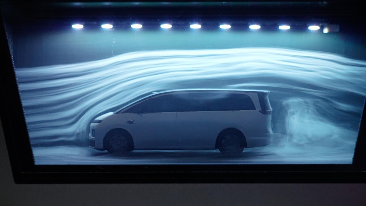 不愧是备受期待的旗舰MPV！零跑D99这记