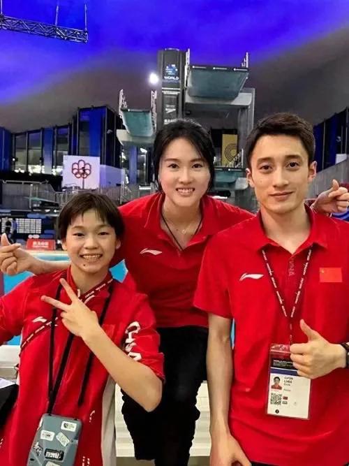 一直觉得梦之队的成员们颜值都好高:瞧,巴黎奥运会金牌获得者练俊杰真是疏眉朗目,阳