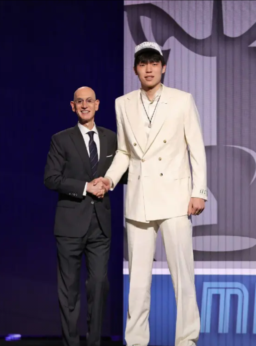 杨瀚森确定不打亚洲杯！专心备战NBA发文感谢篮协家人们，杨瀚森正式回应了！确