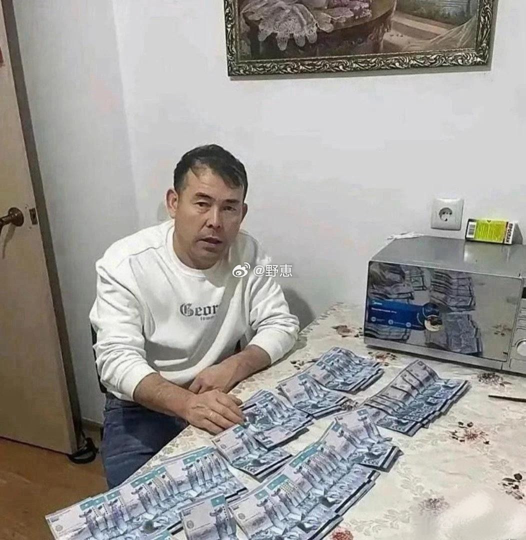 果然有钱人炫富我们都看不出来，这上面放的啥我都不知道