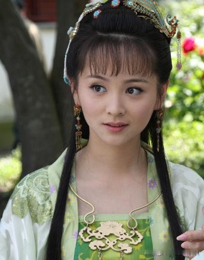 说到底，还是邓莎在事业上成绩不够优秀。同样是老夫少妻，女演员+老富豪的配置。