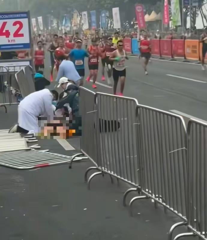 马拉松有终点，可是没有跑到终点人生却到了终点，1月18号重庆马拉松赛，湖北孝感的