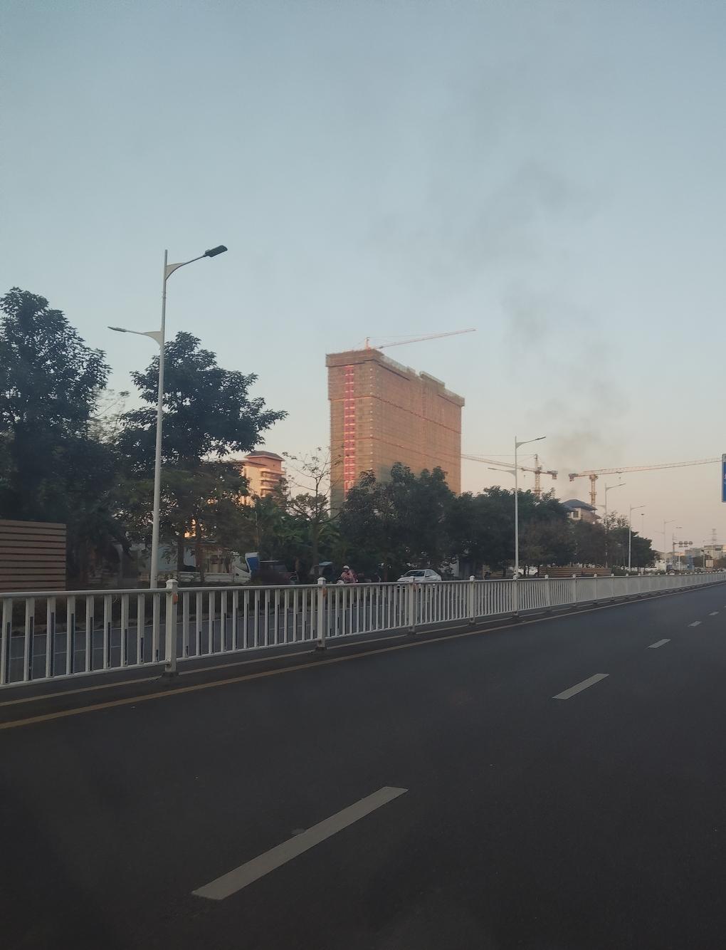 这事儿还真不好说！从经济上看，加拿大与美国贸易绑定极深，超过70%的出口都流