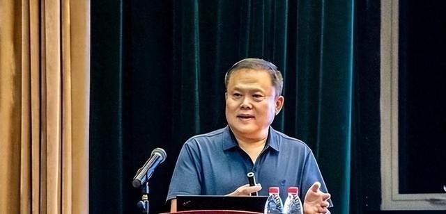 歼-35总师“道破天机”：中国的两款六代机，可能再一次出人意料孙聪不是隔着屏