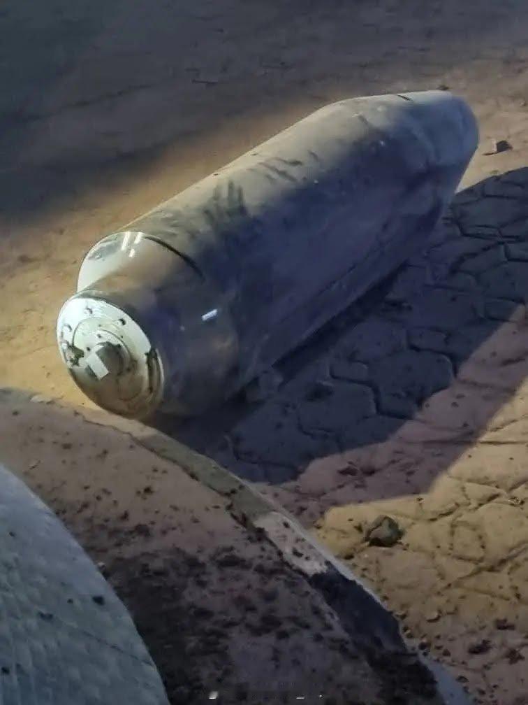 尼日利亚老乡已经发现了至少3枚美国“战斧”巡航导弹的未爆战斗部残骸，一开始美军称