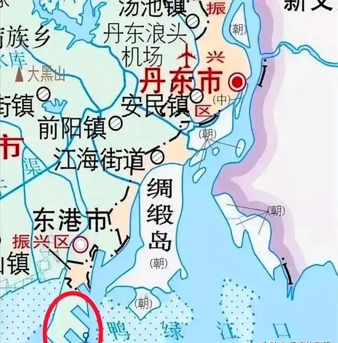 鸭绿江是中朝两国的界河，也是两国共用水域。近些年由于河水泥沙量增大，使出海口的绸