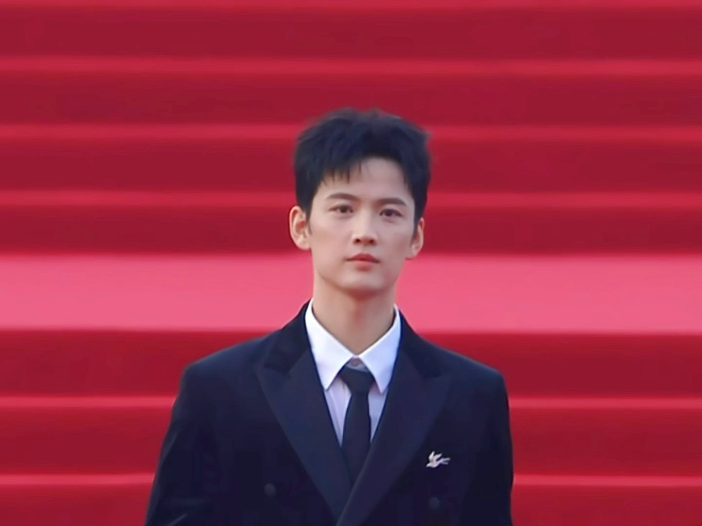 秦天宇也是好起来了，好正啊秦天宇文荣奖红毯直拍秦天宇好正​​​