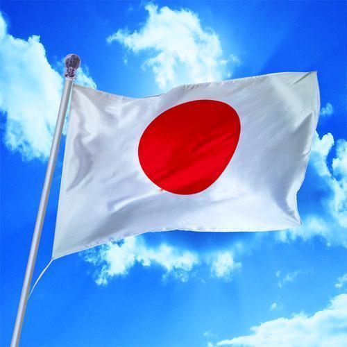 如今在日本逛便利店，不难发现货架上的大米价格比去年涨了近四成，而收银台里越来越多