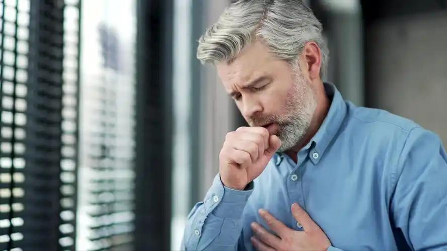 69岁大爷因慢阻肺离世，作息规律不饮酒，医生：他犯了4个错误！ 他不抽烟，不