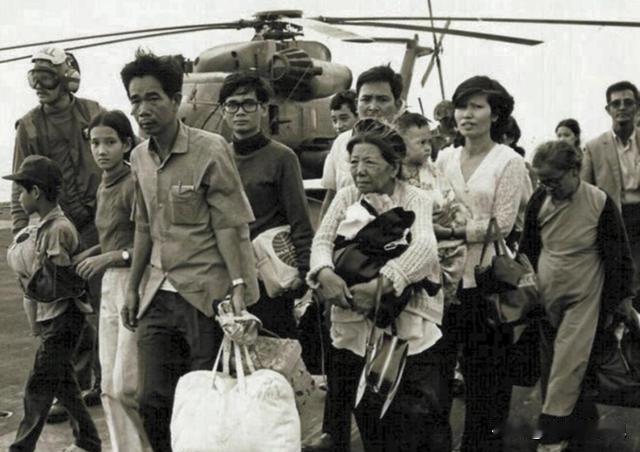 1975年越南战争落幕，南越政权瓦解，大量民众因局势动荡出逃，纷纷涌入紧邻的香港