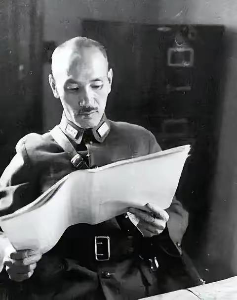 蒋介石不抽烟，不喝酒，不喝茶，不喝咖啡，没什么爱好，可他却经常下便条到财政部去支