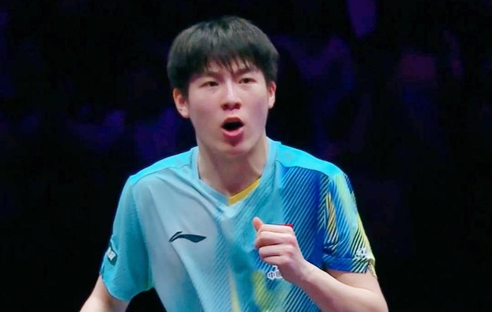 敢打敢拼温瑞博爆冷晋级男单决赛WTT重庆冠军赛男单半决赛中国队19岁小将温瑞