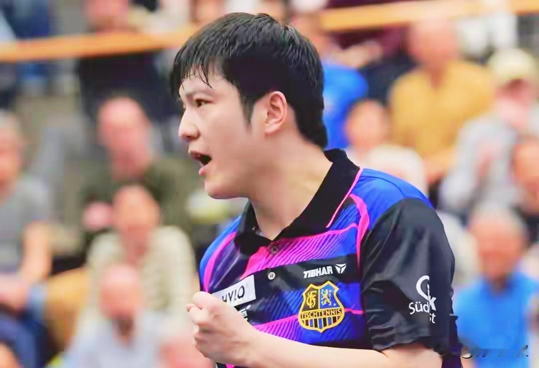 自己的孩子自己疼，吴敬平熬夜看樊振东告别赛，半夜写评论！果然是自己师父，