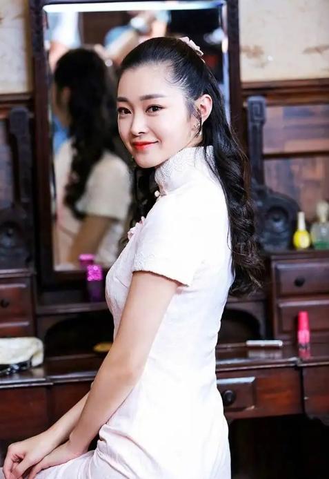 2015年，宋轶在拍摄伪装者时，一场戏NG数十次后，导演李雪突然大发雷霆，对宋轶