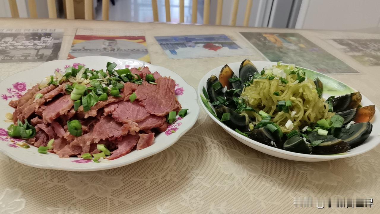 就问你们那里，年夜饭到底是中午还是晚上吃的？原来我一直一直以为，年夜饭年夜饭