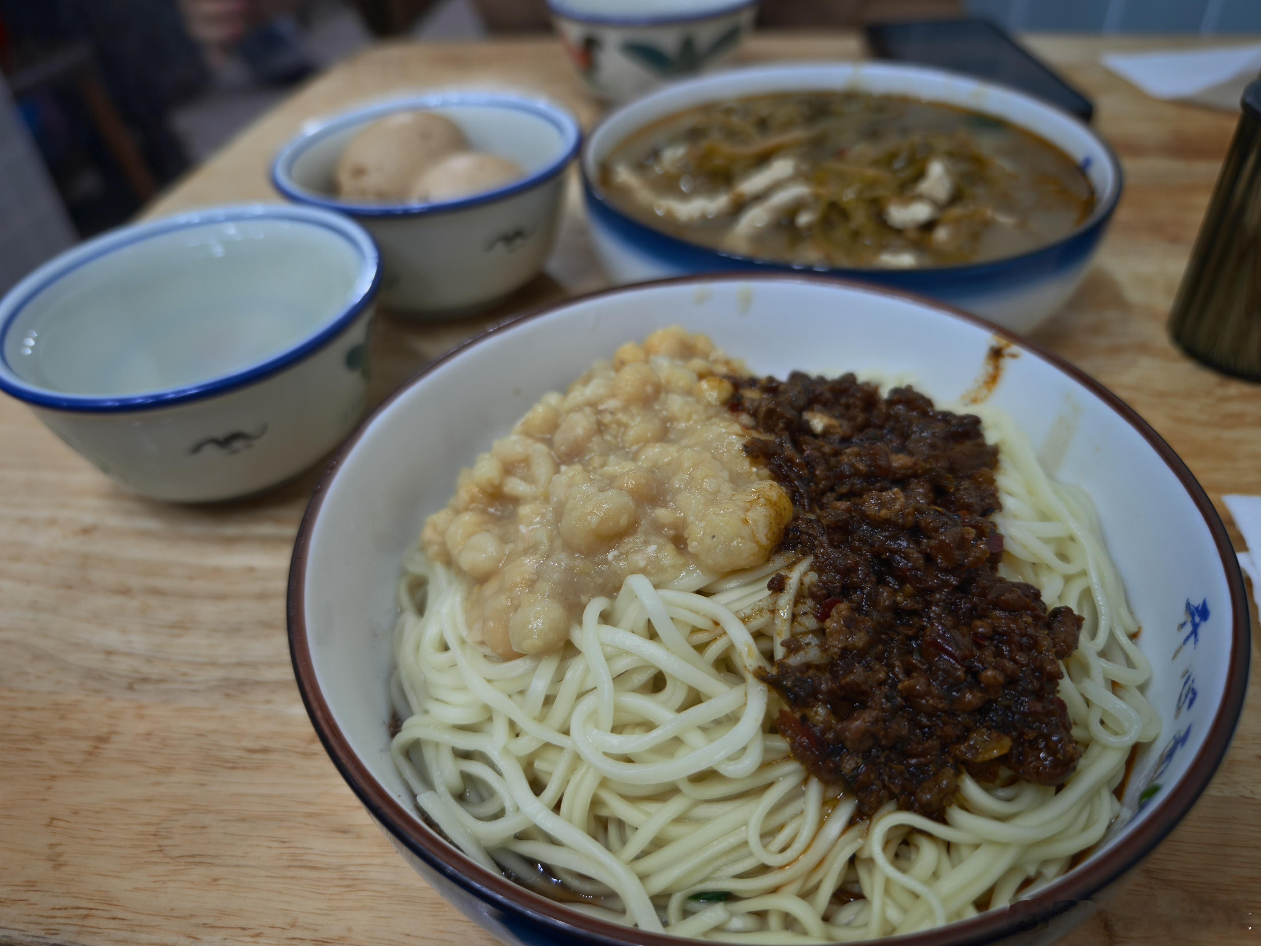 🔻钻小巷子随机吃面😂味道不错