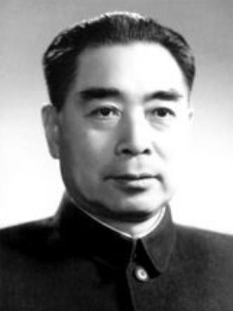 1963年周总理访问埃及，大使陈家康的夫人给周总理洗衣服时，突然脸色大变，怒气冲