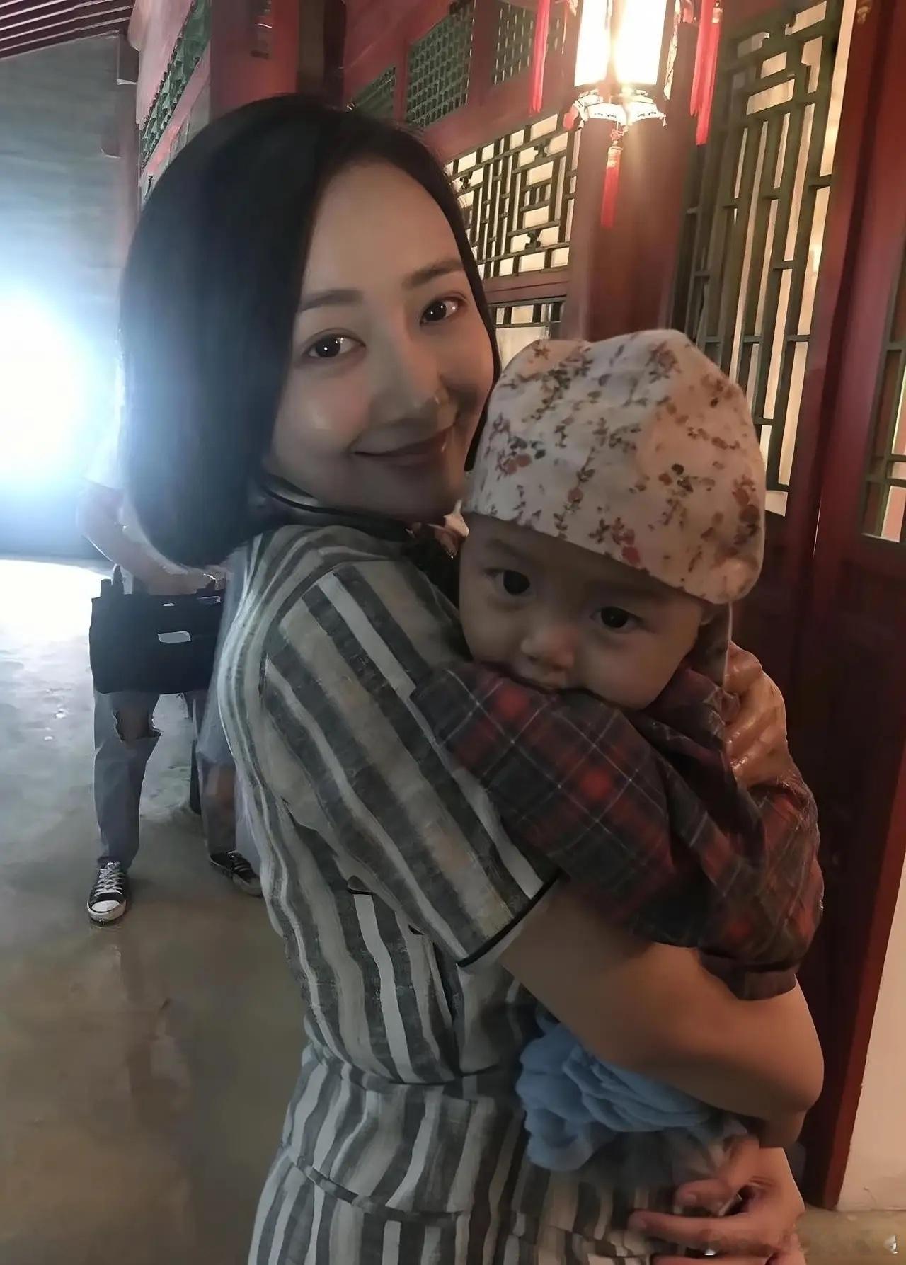 我朋友是明星助理，她跟我说了句大实话，像王鸥这样，44岁了，想要个孩子，又不想将