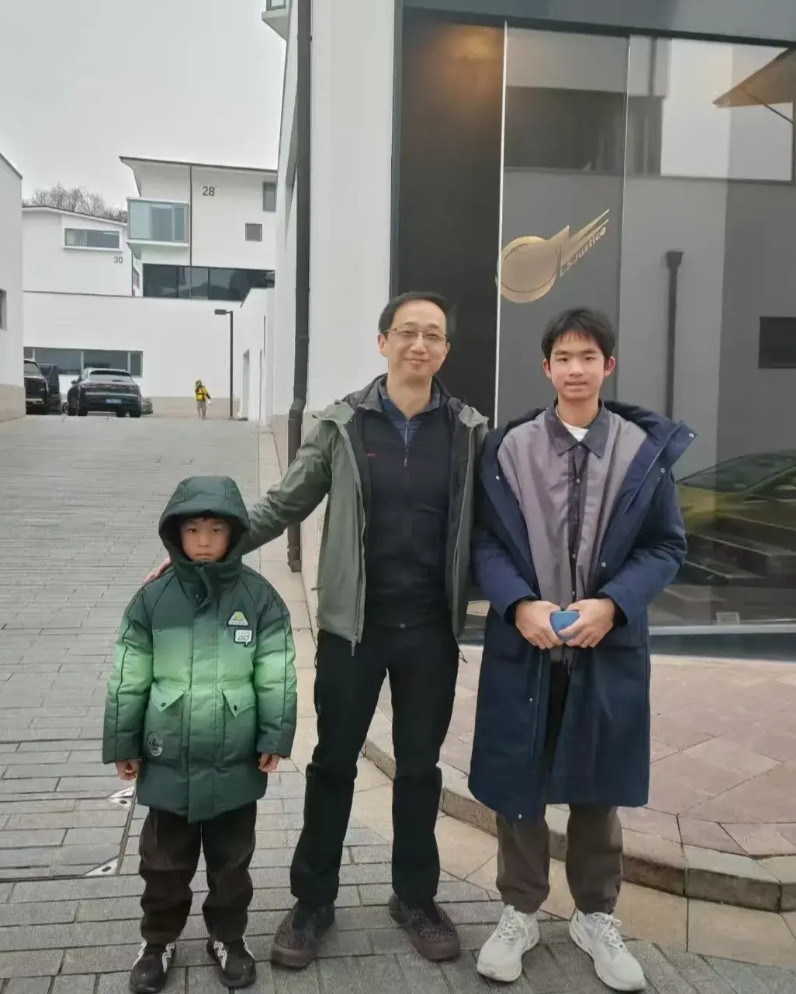 冯骥啊冯骥我真的要说一下你了黑猴换成钟馗就算了，怎么现在还要等五年啊，那