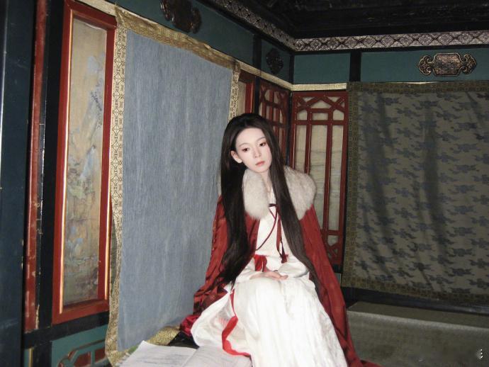 陈瑶清冷美人感陈瑶清冷美人感真的是太十足了呀，我们的姐姐很适合黑长直的风格，呈