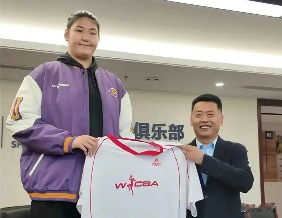 山东女篮阵容强大：志在总冠军17名球员分别是：仙扬-帕克、玛雅-考德威尔、林