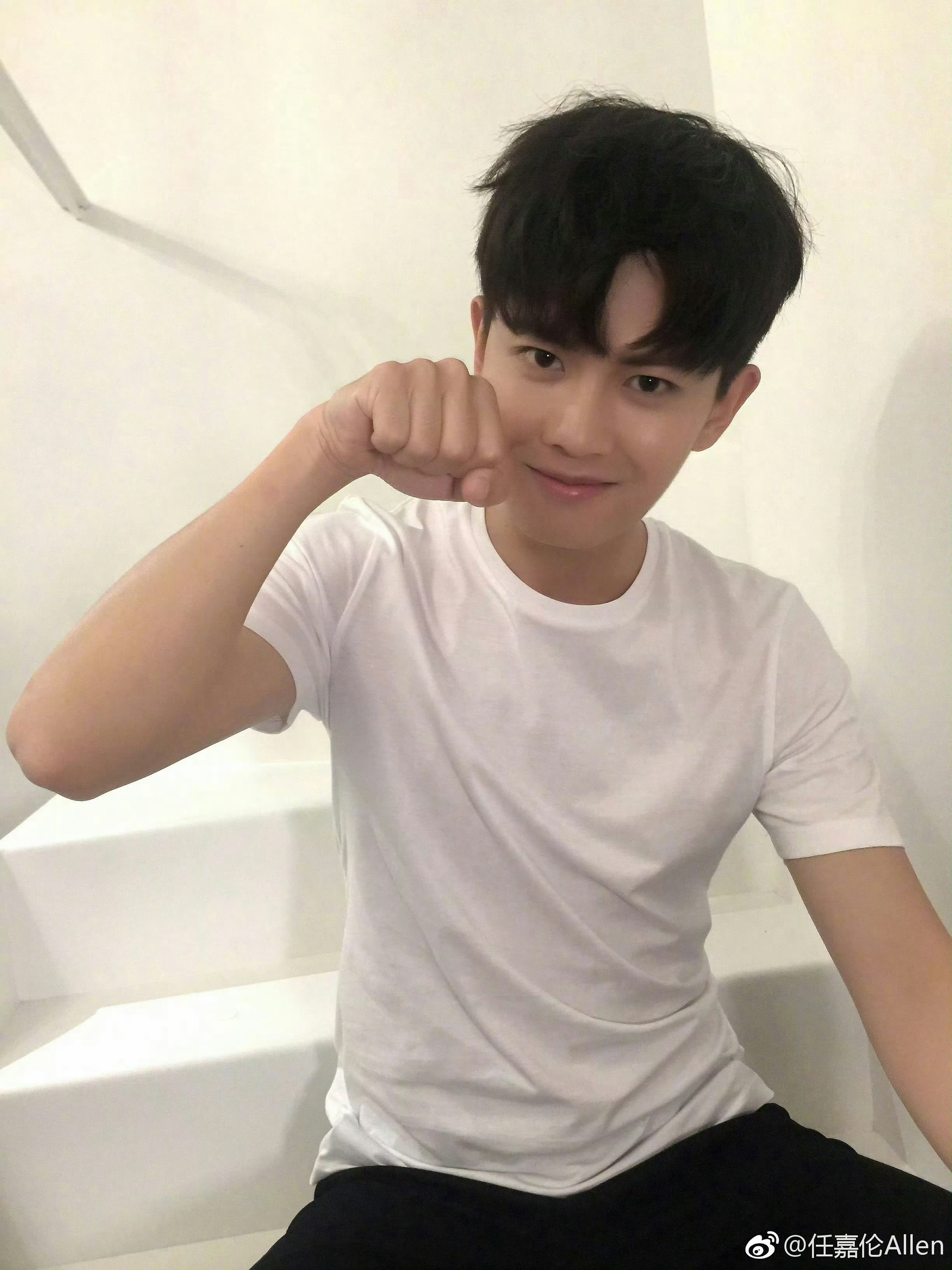 国超哥哥说：“向着梦想冲刺吧，你们不是一个人在战斗，我们都在”🤜🤛和任嘉伦一