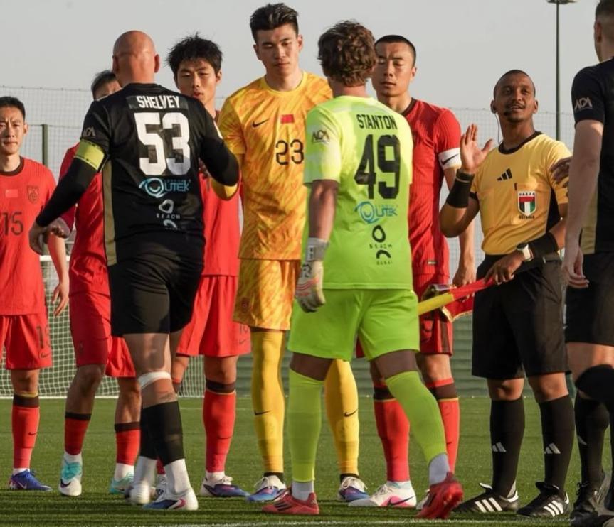 连丢2球！国足2-2被乌兹别克绝平一位国脚犯规染红邵佳一3场不败1月26