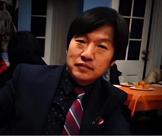 一个美国教授曾经说了句大实话，台下掌声就没停过，他说，两千年，中国，从没跨过那片