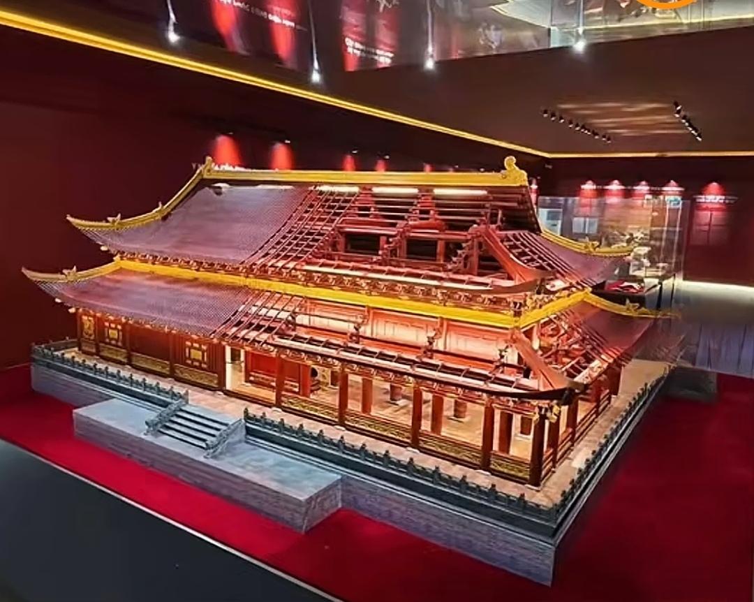 有点意思！越南宫殿的造型，跟明清故宫建筑几乎一模一样。越南怎么说呢，曾经都离