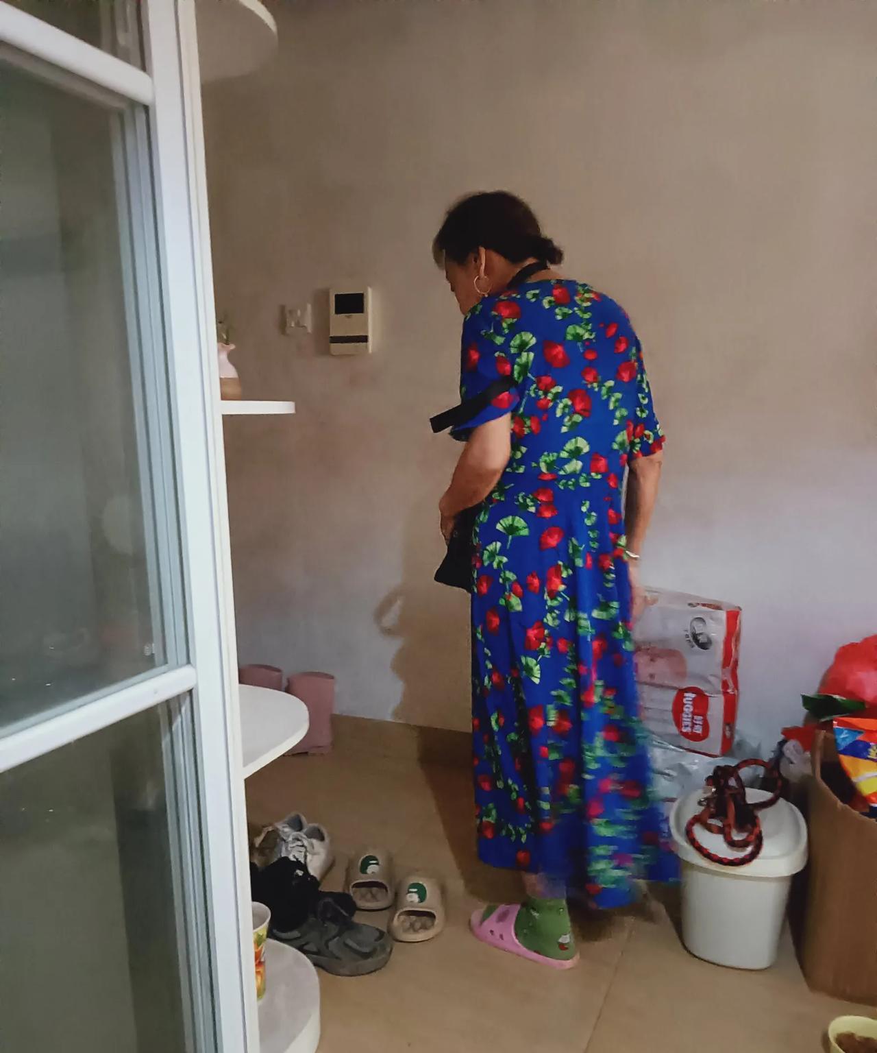 最近几乎每个认识的阿姨都劝我要早做准备，以防老妈子突然离开老妈又住院了，每一次