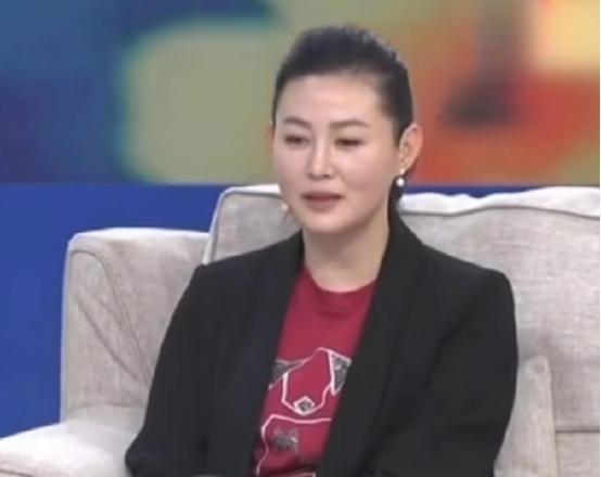 王思懿说：“拍《水浒传》的时候，拍武松砍头那段，是真人头，就是一个桌子挖了两洞，