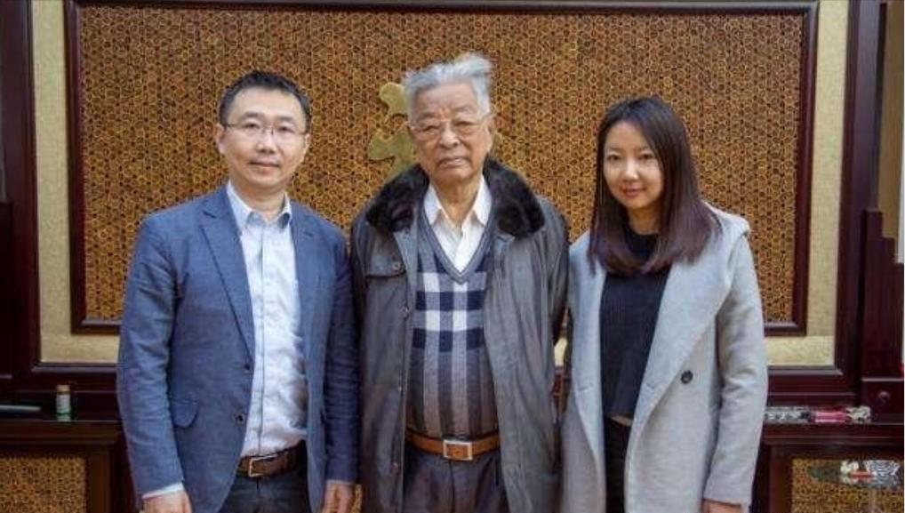 🌞1996年底，褚时健崩溃的对调查人员说，你们别搞我的家人，有什么事冲着我